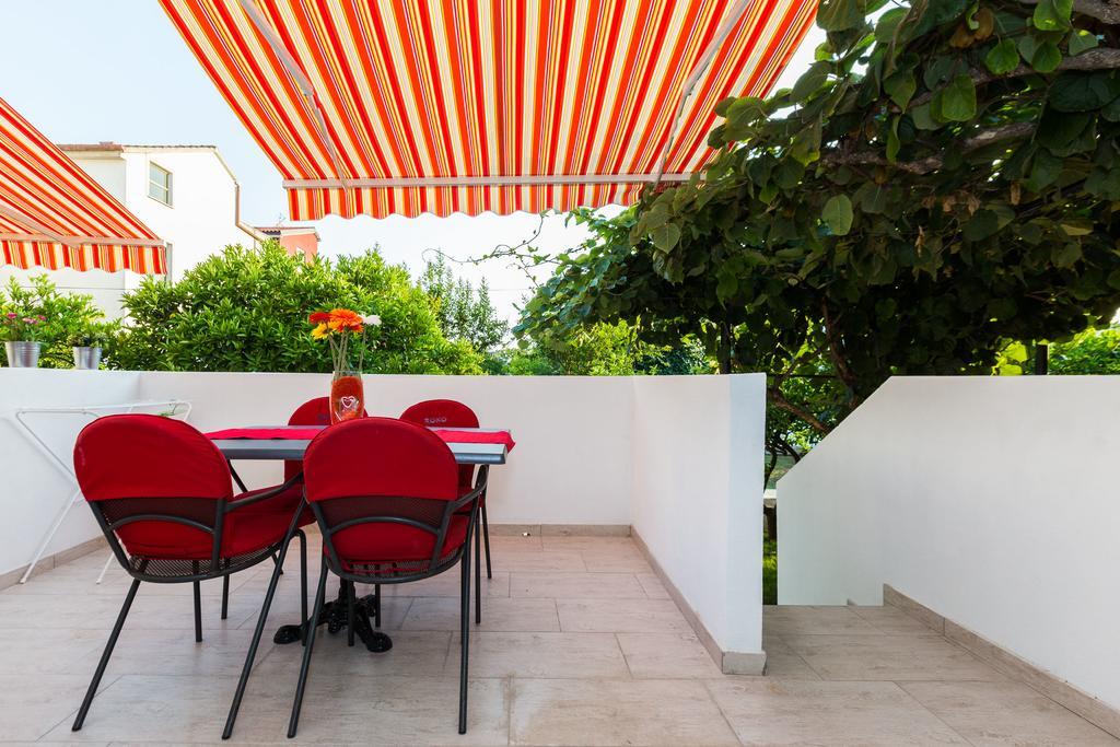 Apartments Elizabeth Biograd Na Moru Exterior photo